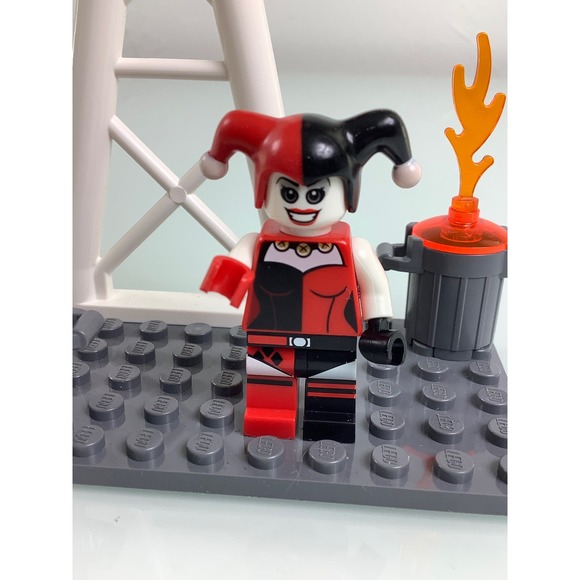 Lego Batman Harley Quinn mini figure set Harley’s Wheels of Fire figure EUC - Picture 10 of 11